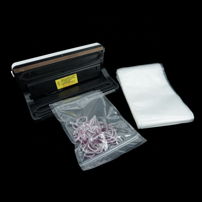 La tirette de scelleur de vide de nourriture met en sac de poly poches en nylon texturisées de vide