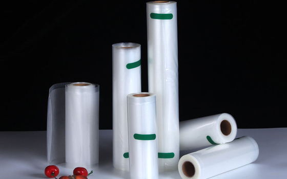 La taille adaptée aux besoins du client QS a gravé les sacs en refief libres de stockage de vide de nourriture de Rolls BPA de scelleur de vide