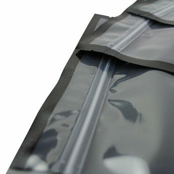L'espace libre noir a pré coupé le scelleur de vide met en sac le poly matériel avec la tirette