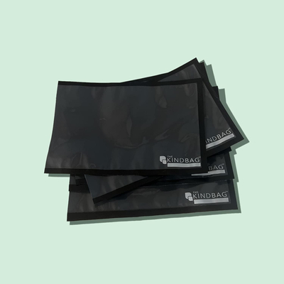 Le joint hermétique noir en plastique de impression fait sur commande Rolls a gravé les sacs en refief rescellables de scelleur de vide